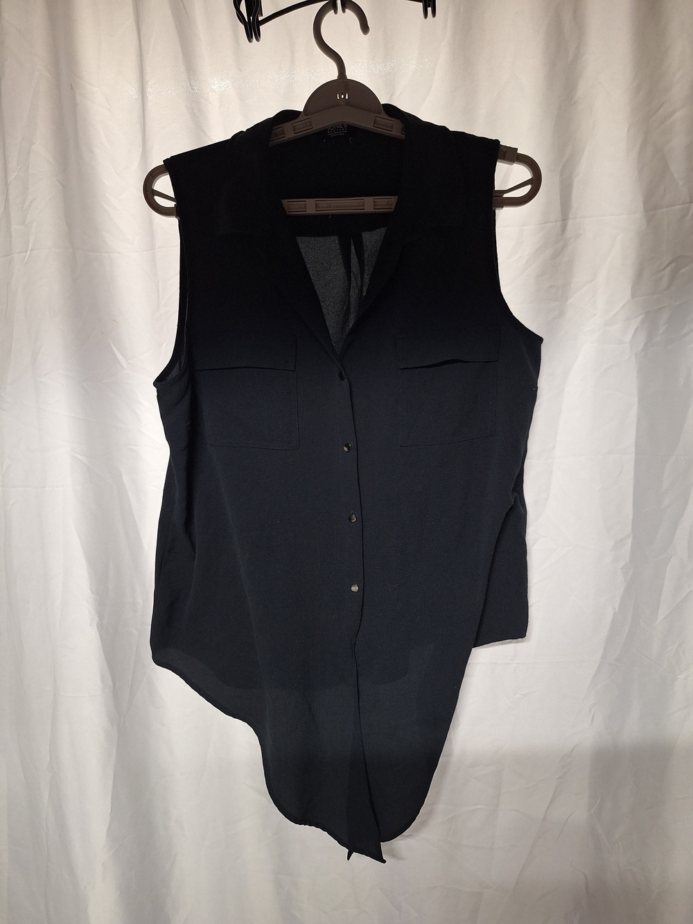 Jones New York Black Sleeveless Button-Front Blouse